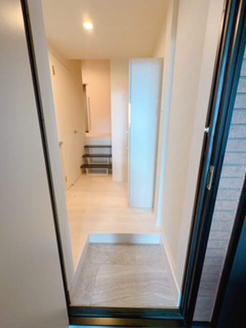 物件内観写真16　(玄関)