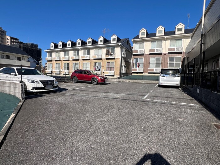 物件外観写真6　(駐車場)