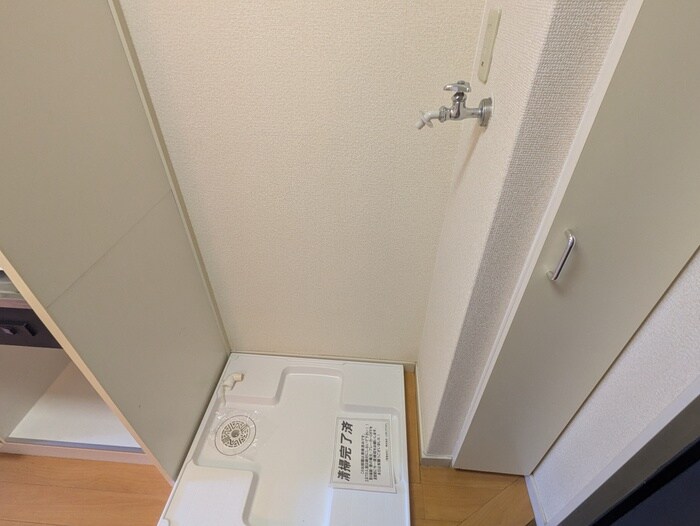 物件内観写真14　(洗濯機置場)