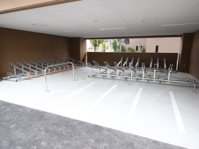 物件外観写真4　(駐輪場)