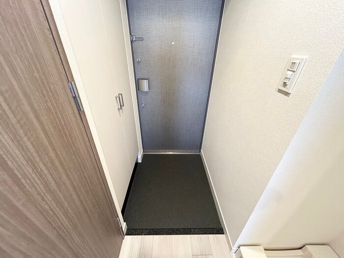 物件内観写真16　(玄関)