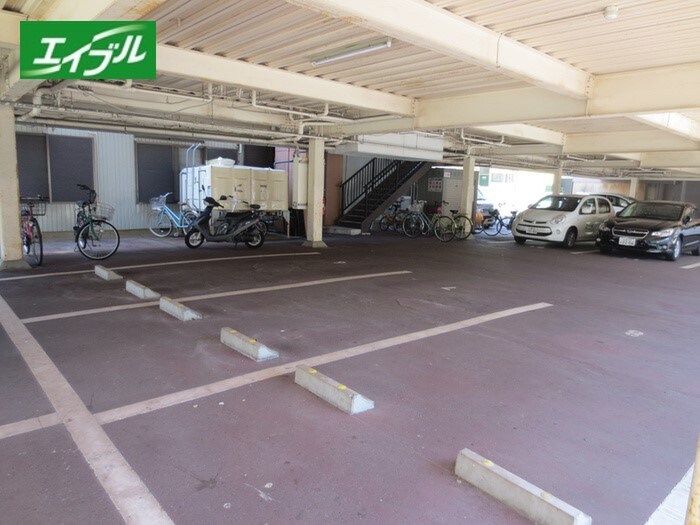 物件外観写真2　(駐車場)