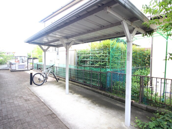 物件外観写真5　(駐輪場)