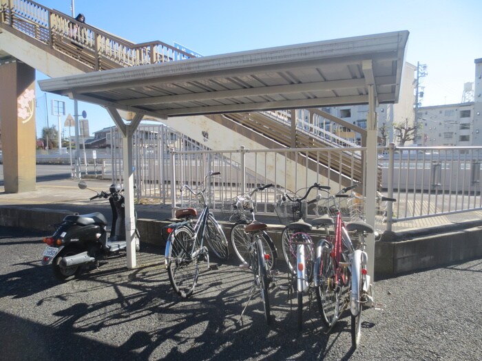 物件外観写真4　(駐輪場)