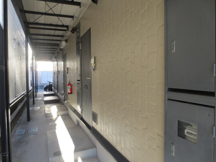 物件外観写真6　(エントランス部分)