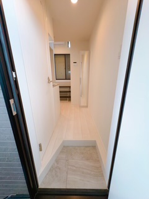 物件内観写真13　(玄関)