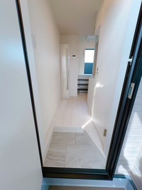 物件内観写真13　(玄関)