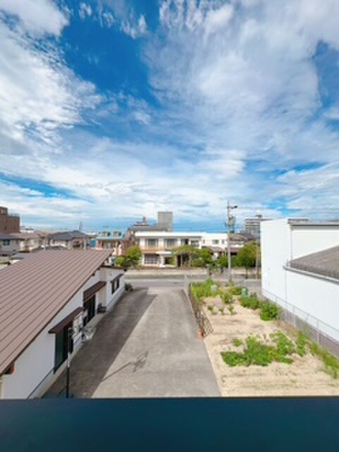 物件内観写真18　(室内からの展望)