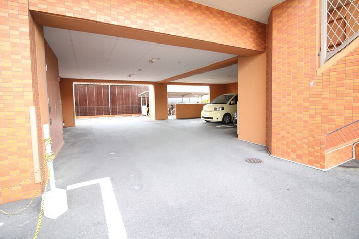 物件外観写真6　(駐車場)