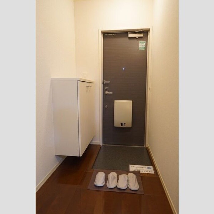 物件内観写真7　(玄関)