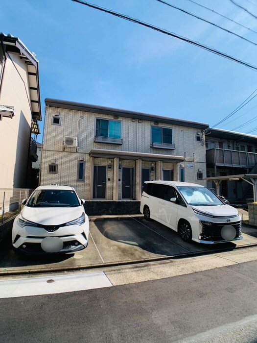 物件外観写真3　(駐車場)