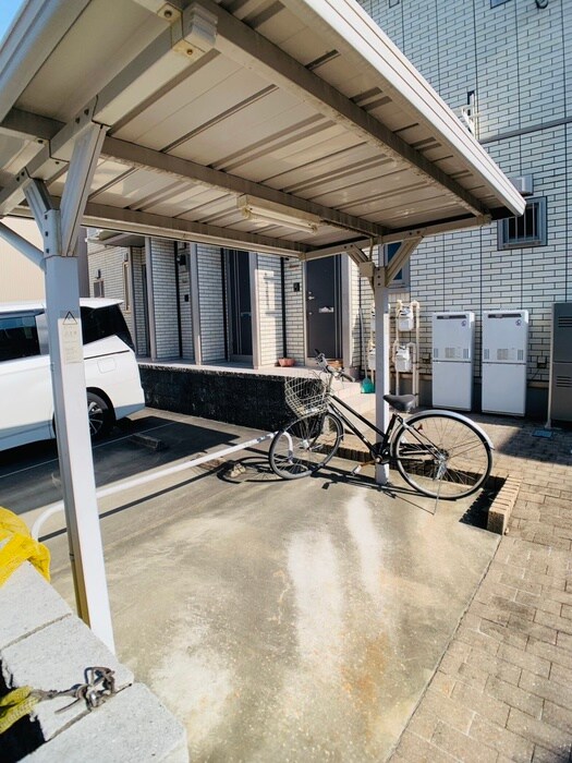 物件外観写真4　(駐輪場)