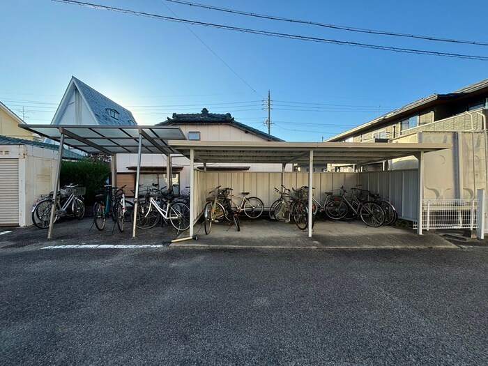 物件外観写真5　(駐輪場)