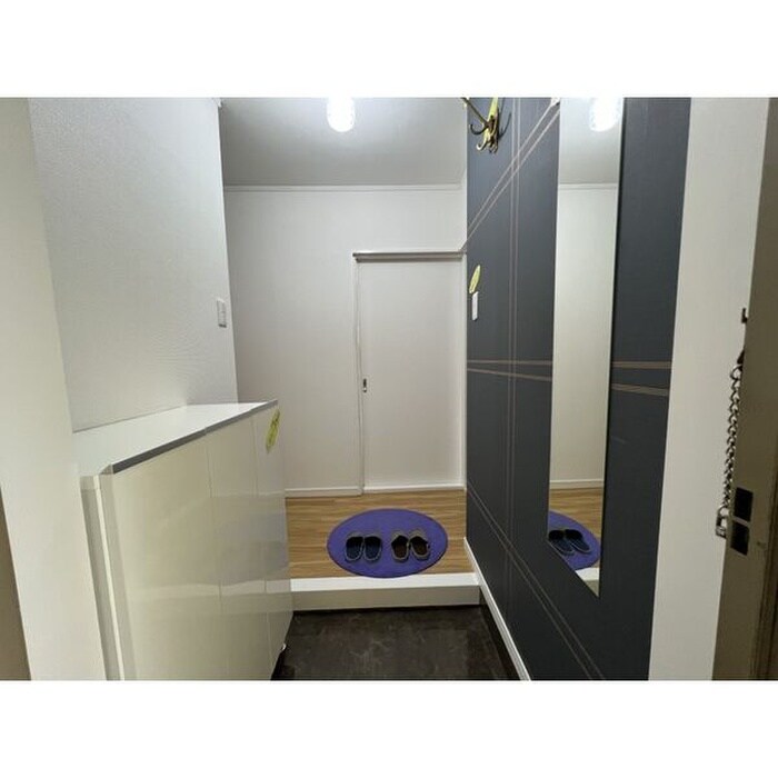 物件内観写真13　(玄関)