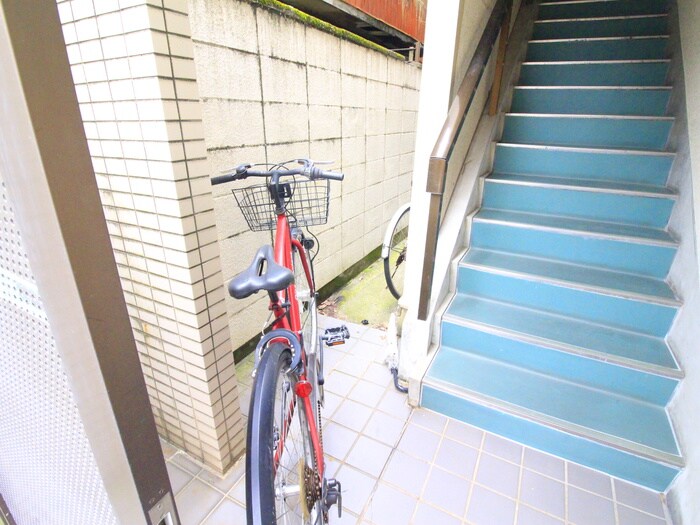 物件外観写真5　(エントランス部分)