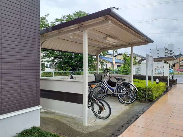 物件外観写真5　(駐輪場)