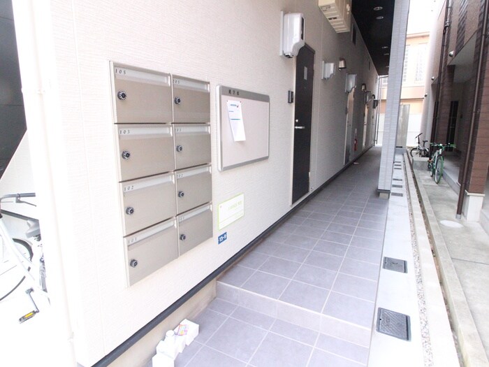 物件外観写真4　(エントランス部分)