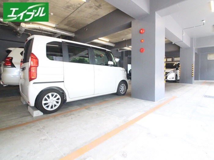 物件外観写真5　(駐車場)