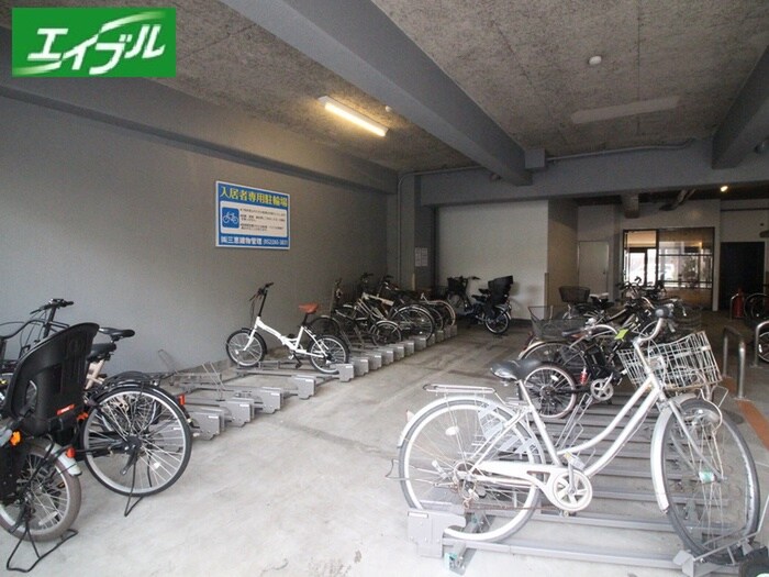 物件外観写真6　(駐輪場)