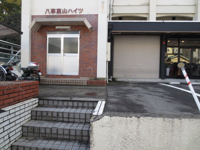 物件外観写真4　(エントランス部分)