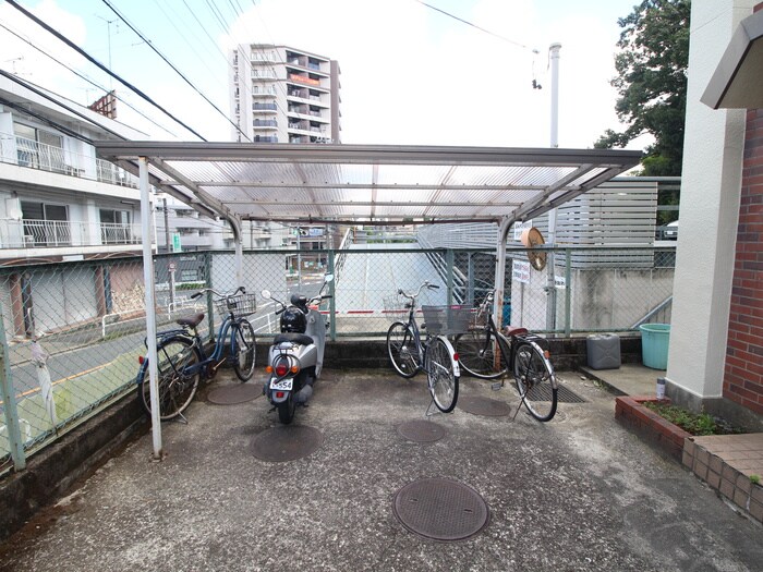 物件外観写真6　(駐輪場)