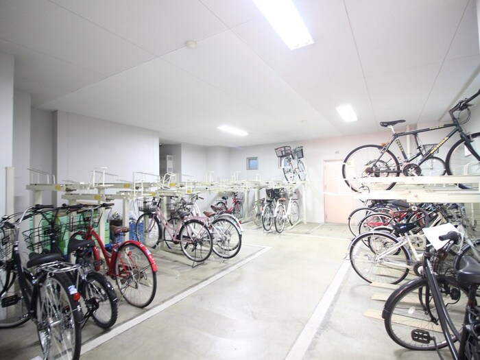物件外観写真2　(駐輪場)