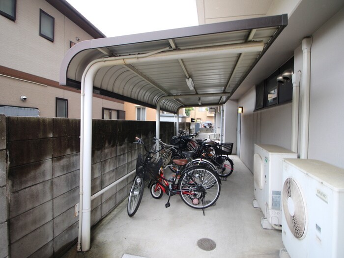 物件外観写真3　(駐輪場)