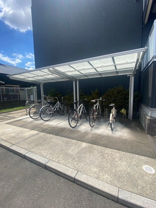 物件外観写真3　(駐輪場)