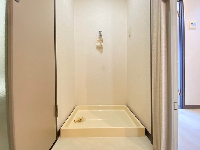 物件内観写真16　(洗濯機置場)