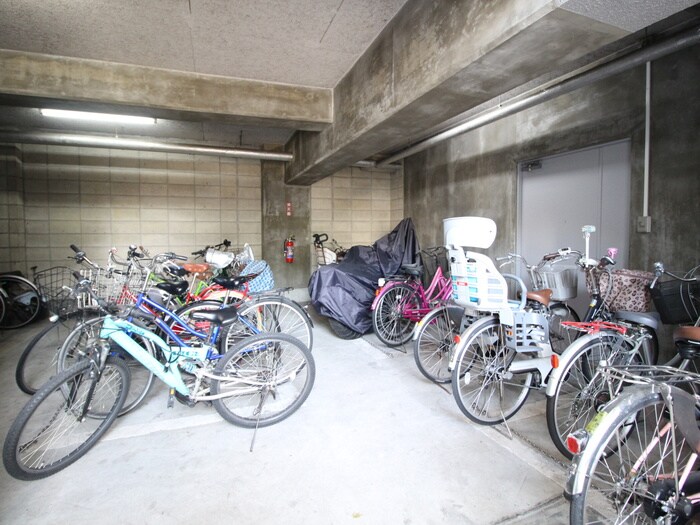 物件外観写真6　(駐輪場)