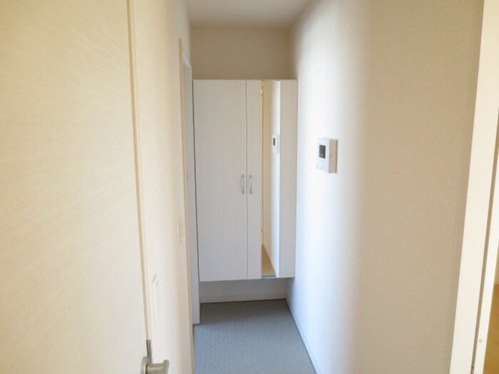 物件内観写真12　(玄関)