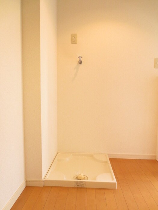 物件内観写真18　(洗濯機置場)