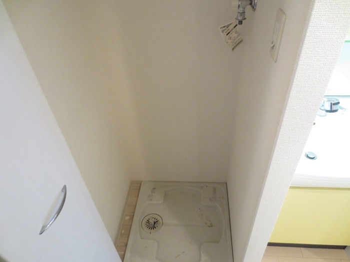 物件内観写真7　(洗濯機置場)