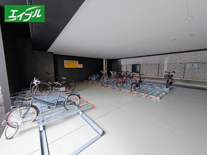 物件外観写真3　(駐輪場)