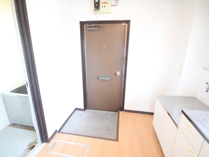 物件内観写真14　(玄関)