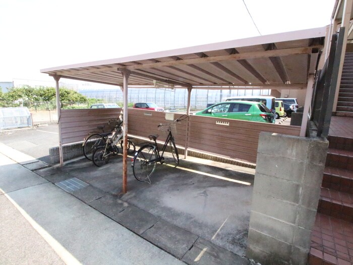 物件外観写真5　(駐輪場)