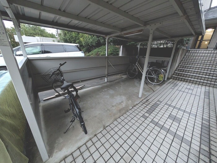 物件外観写真4　(駐輪場)