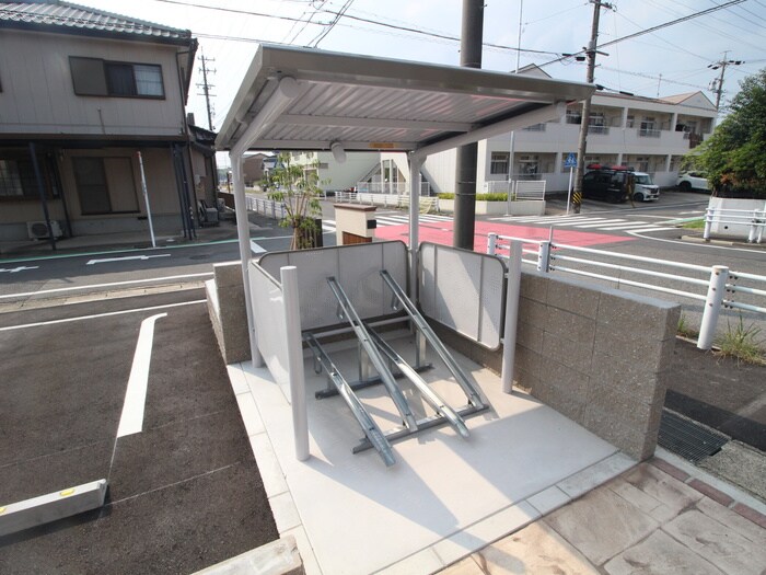 物件外観写真5　(駐輪場)