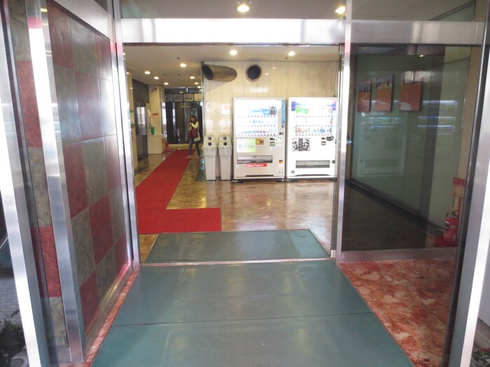 物件外観写真4　(エントランス部分)