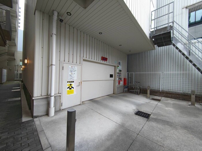 物件外観写真6　(駐車場)