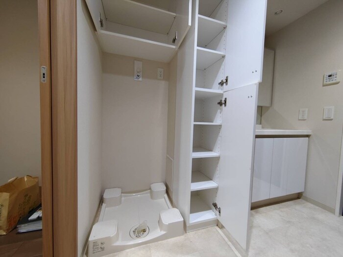 物件内観写真14　(洗濯機置場)