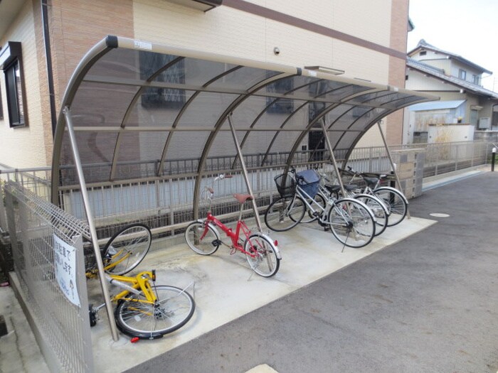 物件外観写真3　(駐輪場)