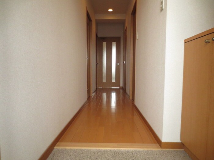 物件内観写真13　(玄関)