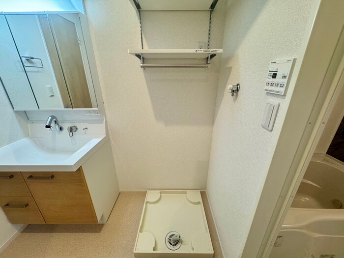 物件内観写真13　(洗濯機置場)