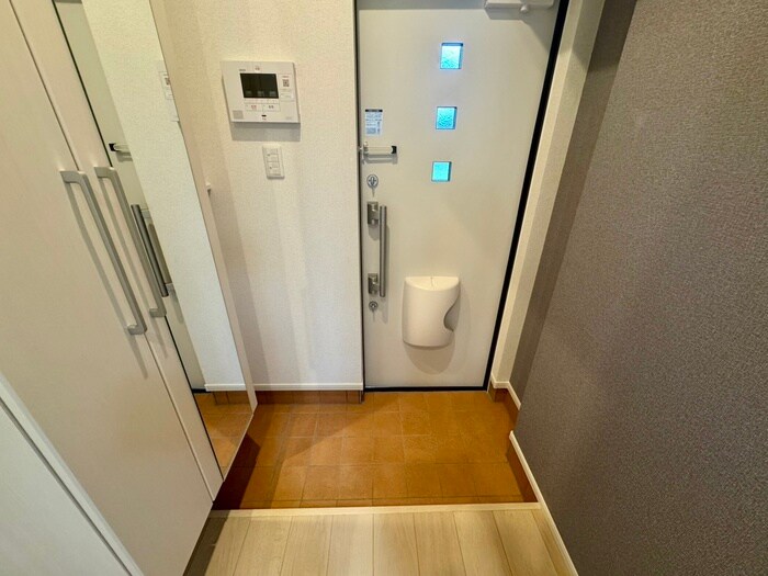 物件内観写真16　(玄関)