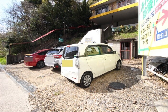 物件外観写真5　(駐車場)