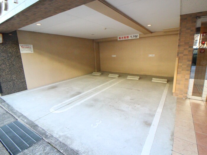 物件外観写真4　(駐車場)