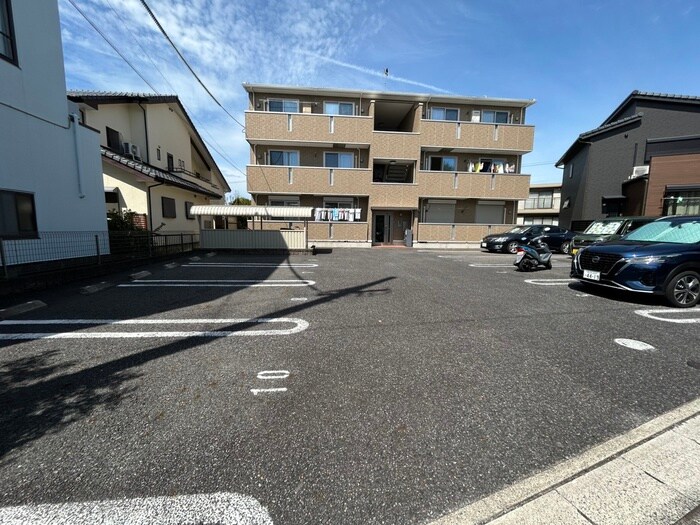 物件外観写真3　(駐車場)