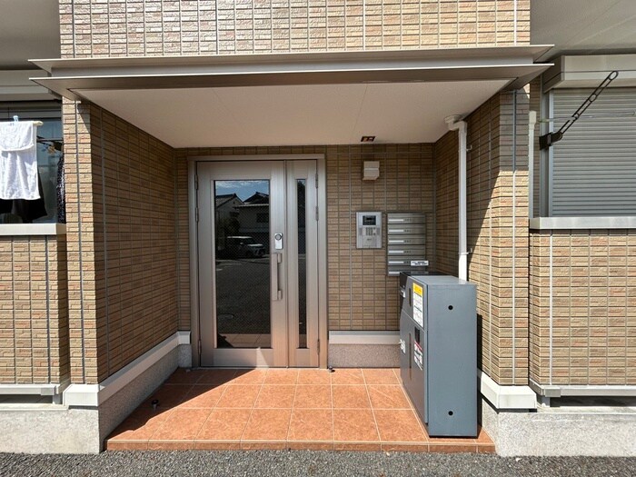 物件外観写真5　(エントランス部分)