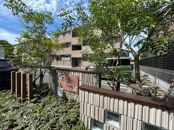 物件外観写真6　(エントランス部分)